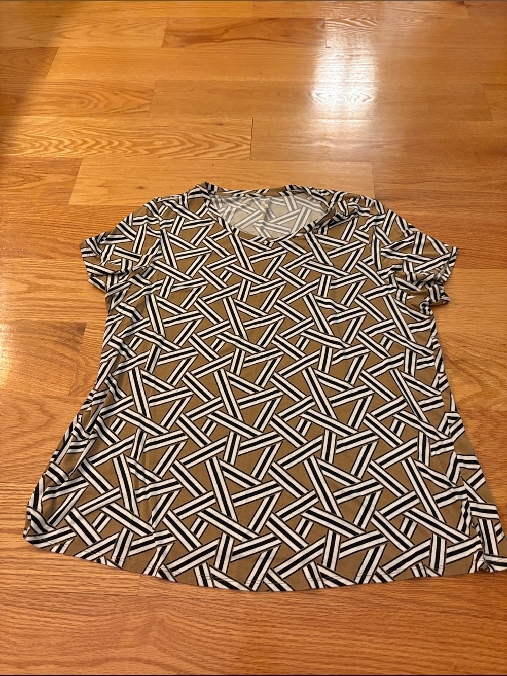 Cato Tan, Black & White Geometric Short Sleeve Top